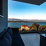 Padre Dante Free Parking And Starlink High Speed Internet * Trogir