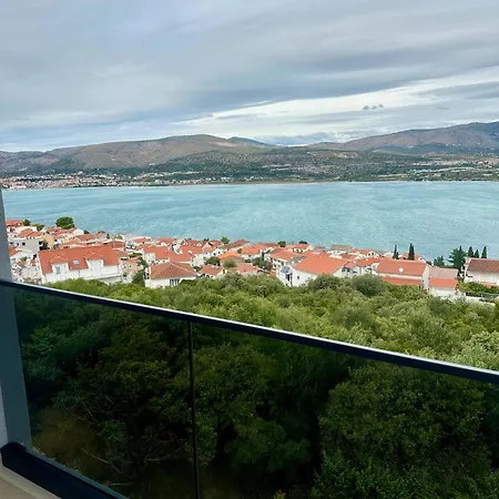 Padre Dante Free Parking * Trogir