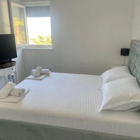 Apartment Padre Dante Free Parking And Starlink High Speed Internet Trogir
