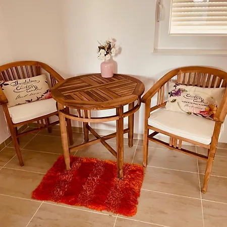 Padre Dante Free Parking טרוגיר