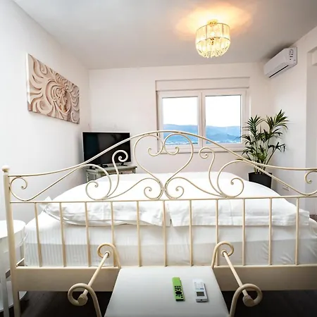 Padre Dante Free Parking Daire Trogir