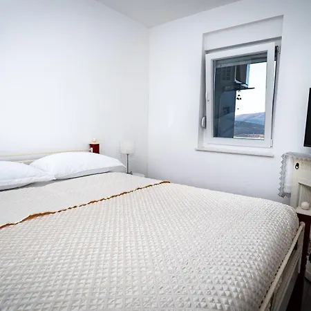 Apartment Padre Dante Free Parking Trogir