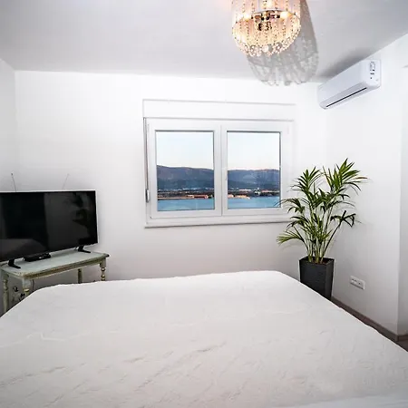 Padre Dante Free Parking *