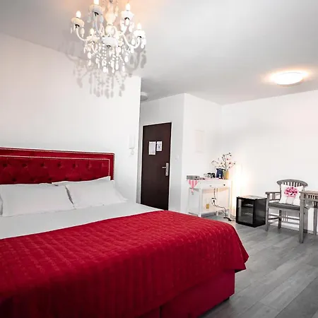 Padre Dante Free Parking