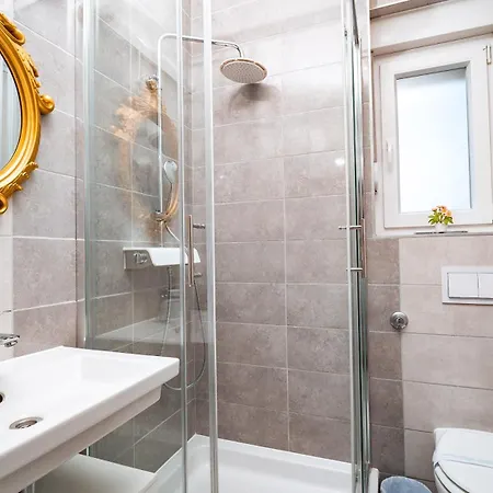 Padre Dante Free Parking Trogir