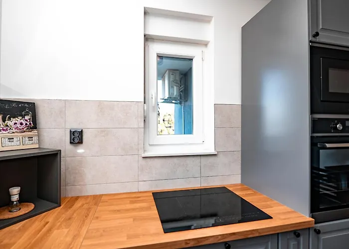 Padre Dante Free Parking And Starlink High Speed Internet Trogir