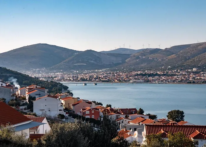 Padre Dante Free Parking And Starlink High Speed Internet Appartement Trogir